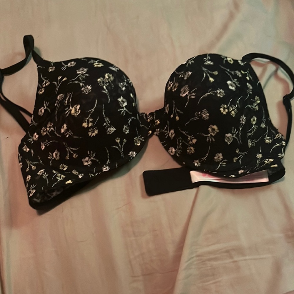PINK Wear Everywhere T-Shirt bra worn once